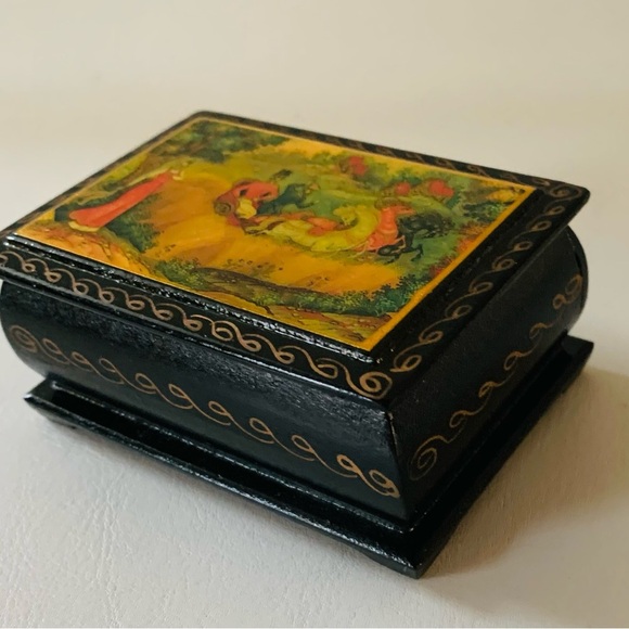 Wooden hand painted box - Picture 9 of 11